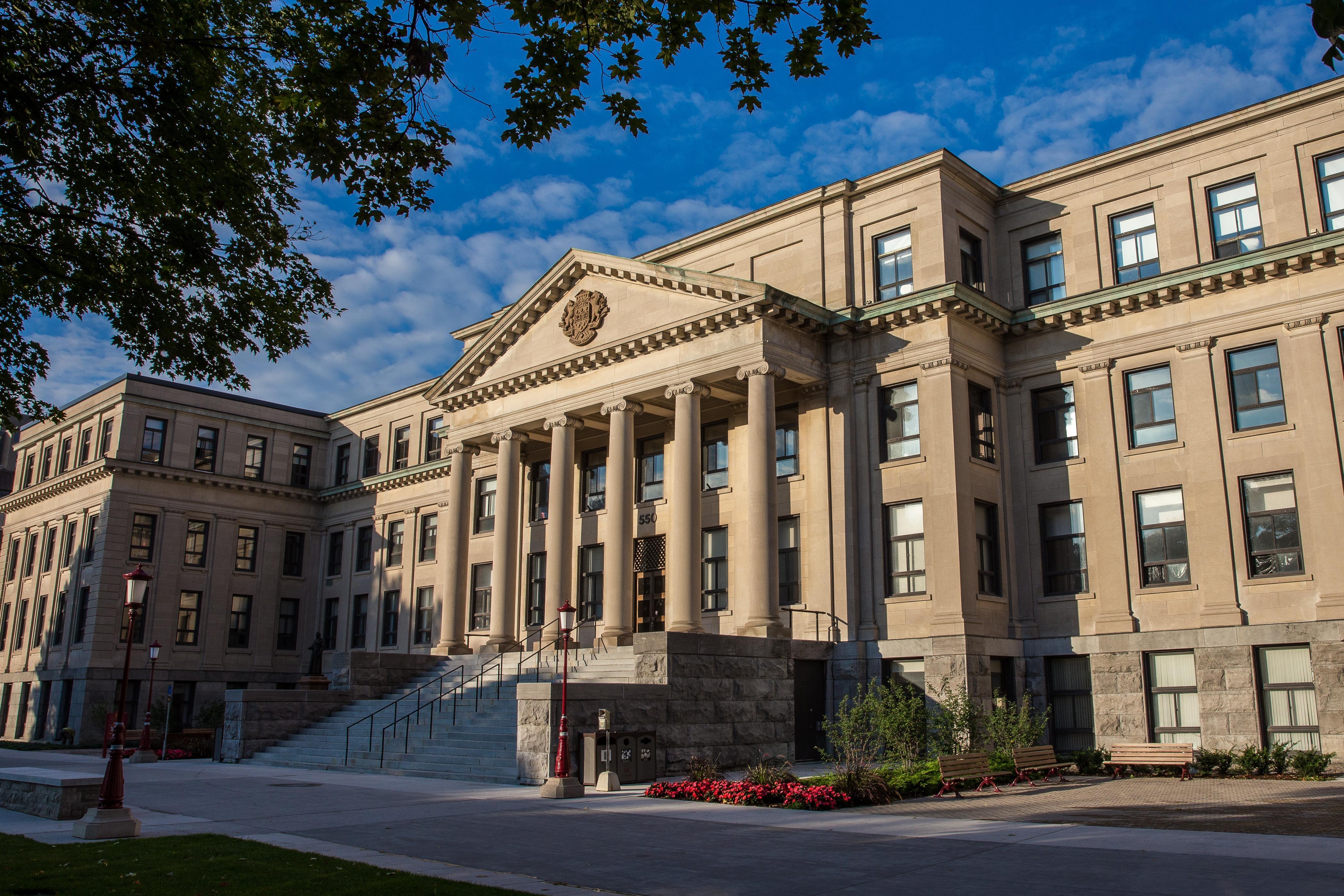 Photo du bâtiment Tabaret Photo de la façade du bâtiment Tabaret